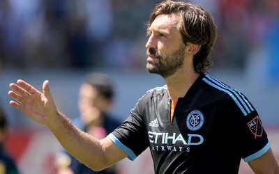 ROR电竞-内马尔训练中传授经验