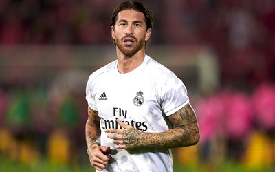 ROR电竞焦点-卡瓦哈尔赛后与家人庆祝